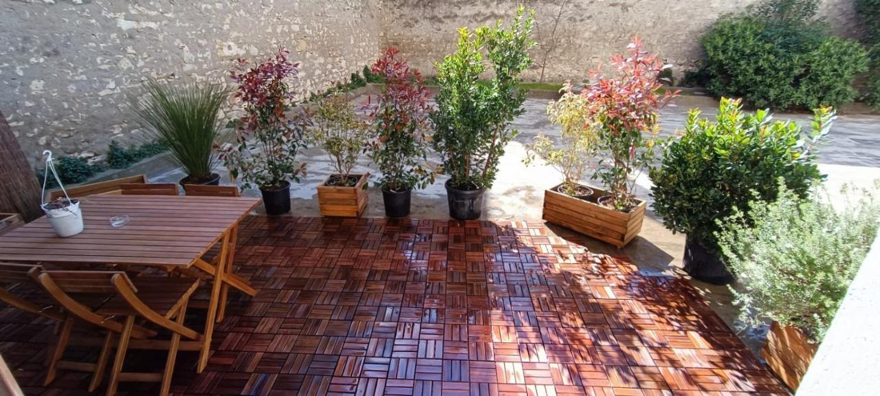 Superbe T2 Avec Grande Terrasse En Centre Ville A 5 Min A Pieds Des Arenes De Nîmes Eksteriør bilde